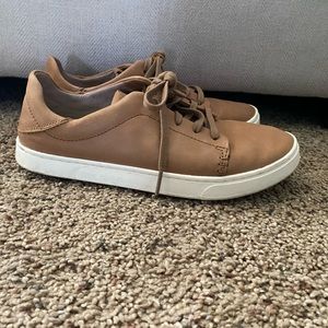 EUC OLUKAI Pehuea Li 'ILI Women's Leather Sneakers